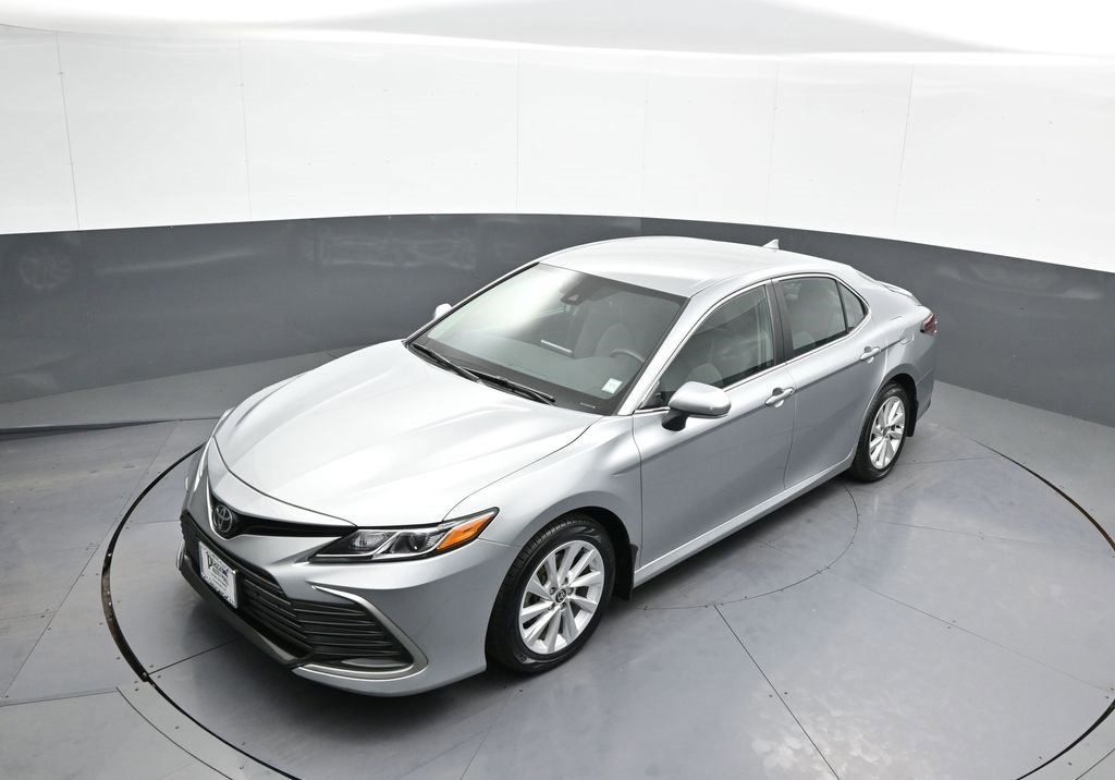 Certified 2021 Toyota Camry LE image 32