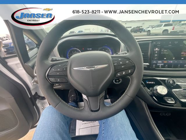 Used 2025 Chrysler Pacifica Limited FWD image 12