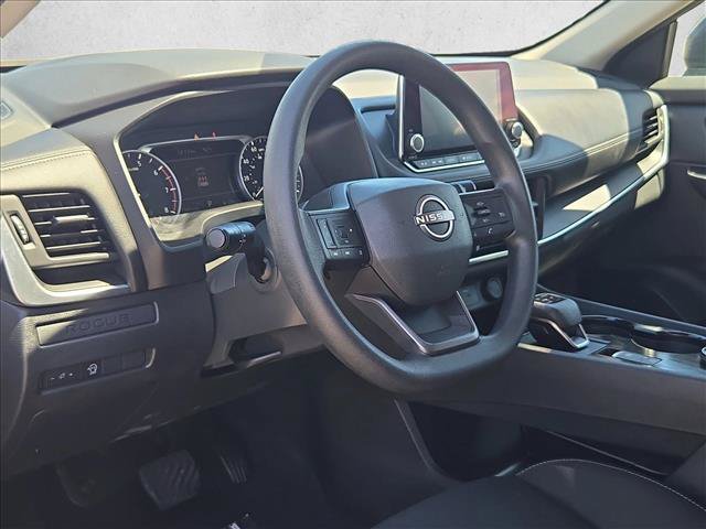 Used 2025 Nissan Rogue S AWD/4WD image 10