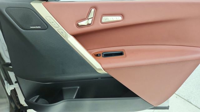 Used 2024 BMW iX xDrive50 w/ Premium Package AWD/4WD image 23