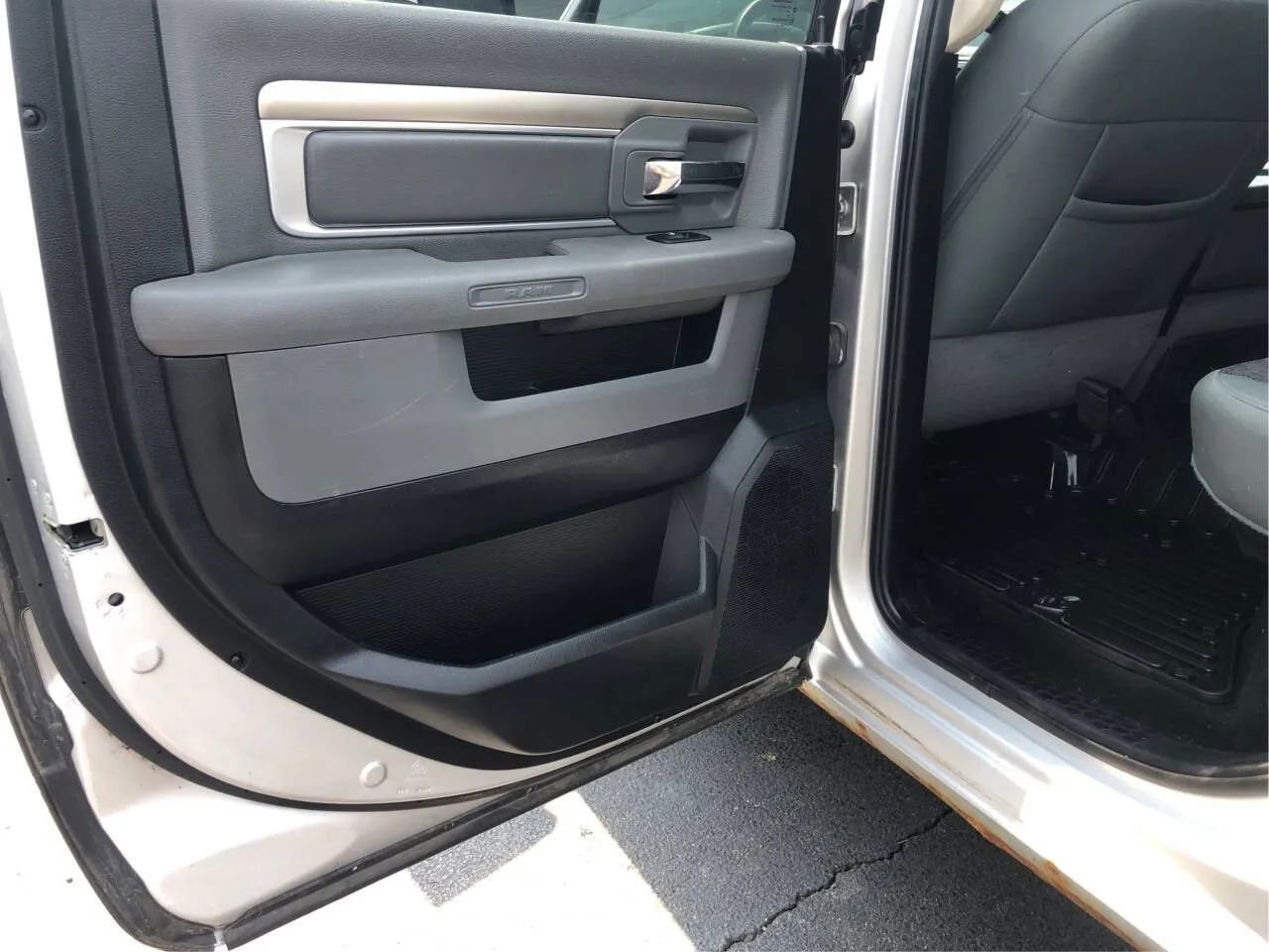 Used 2015 RAM 1500 Outdoorsman image 16