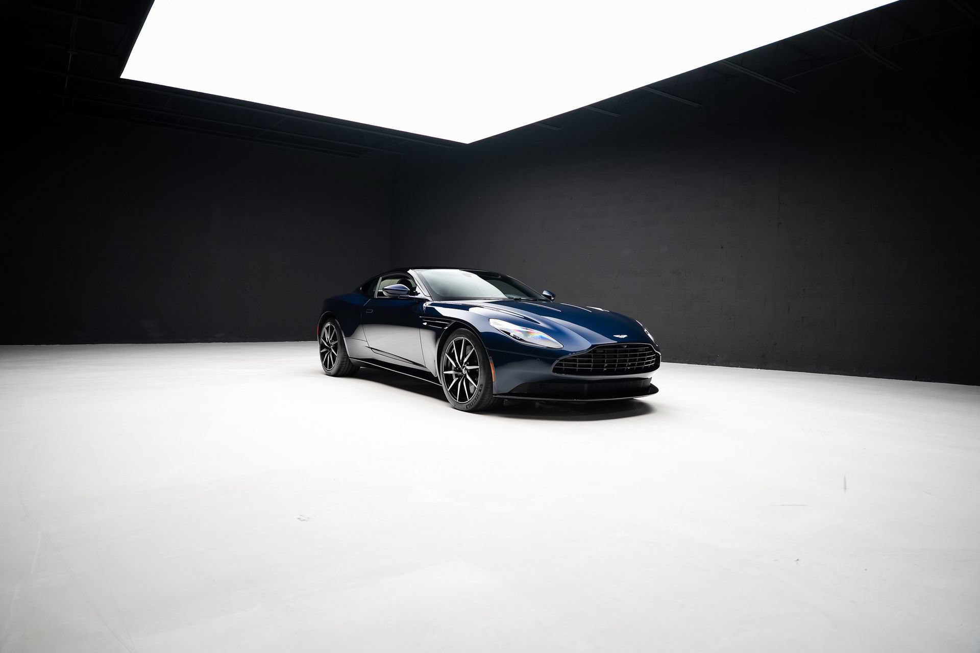 Used 2018 Aston Martin DB11 V12 RWD image 76