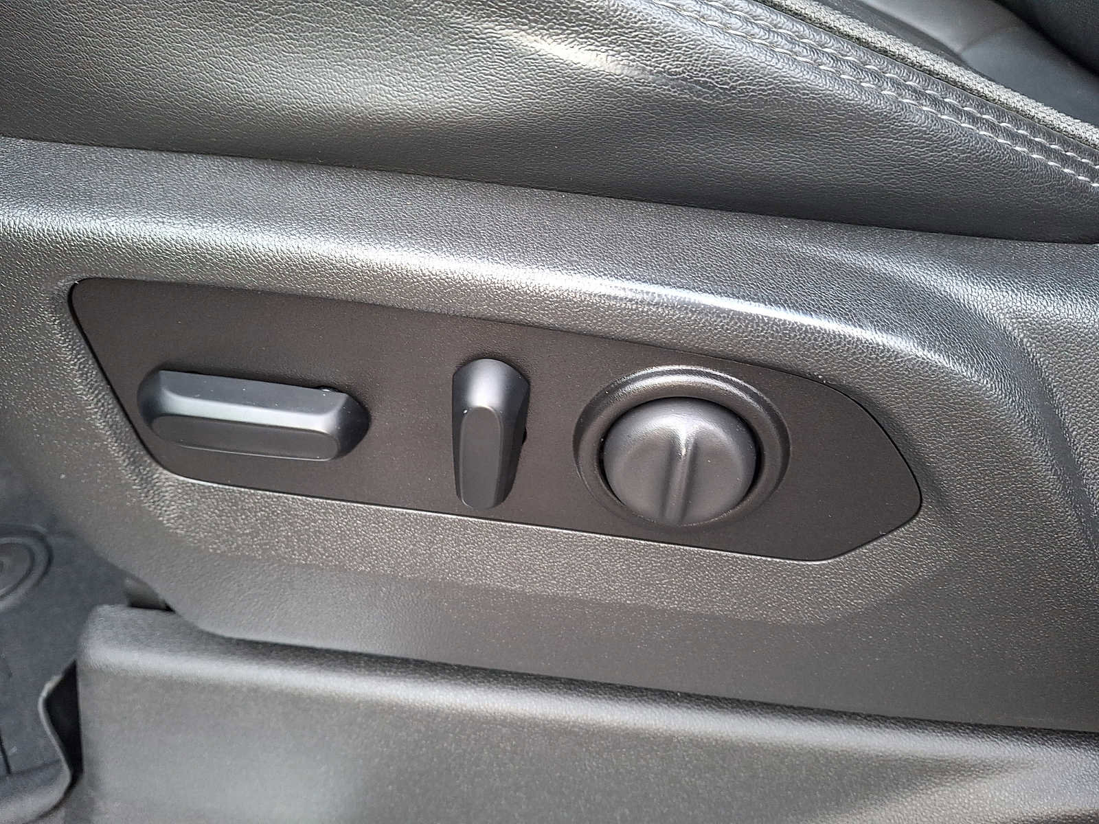 Used 2021 Chevrolet Silverado 1500 High Country w/ Technology Package image 9