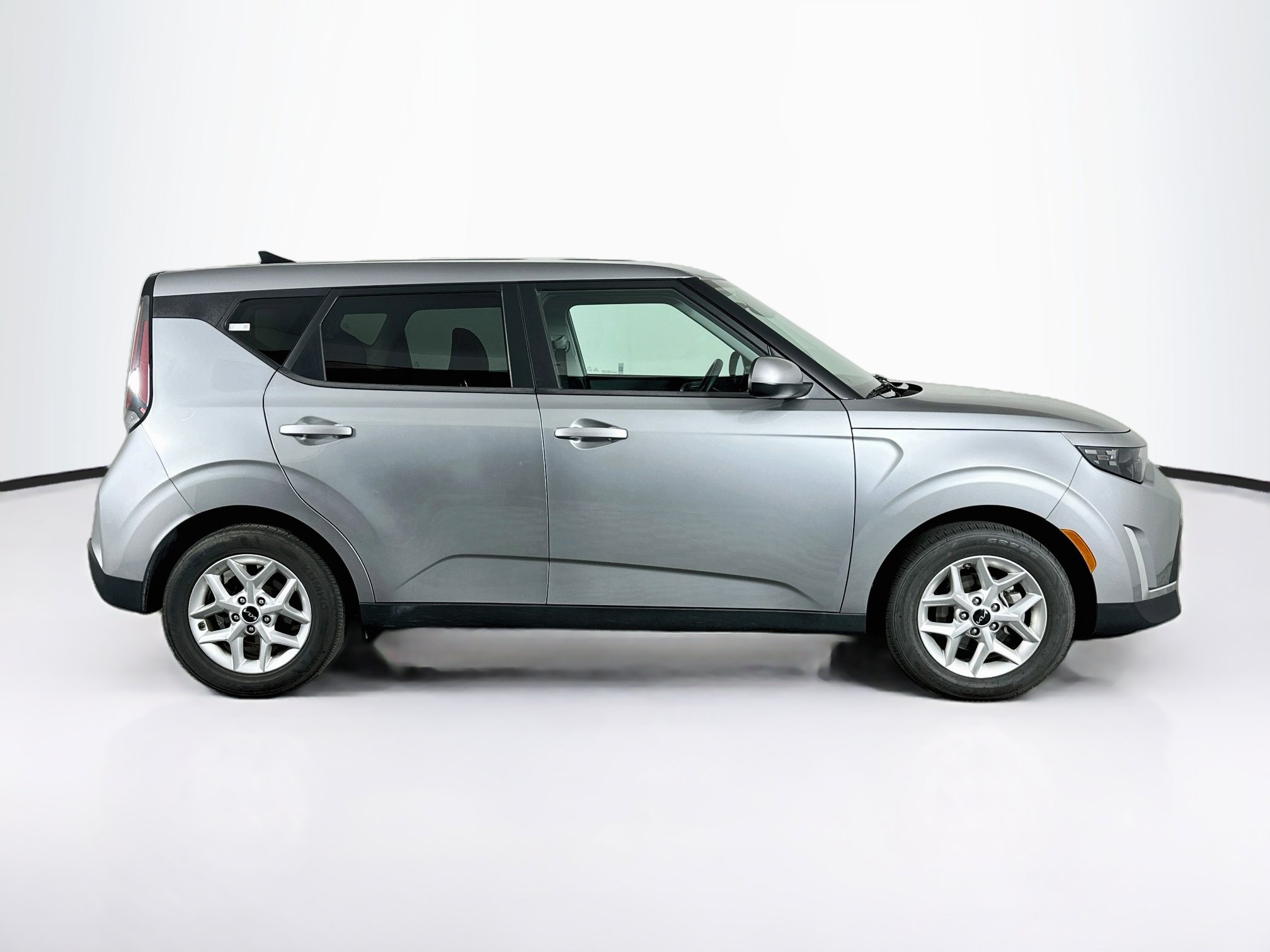 Used 2025 Kia Soul LX w/ LX Technology Package FWD image 10