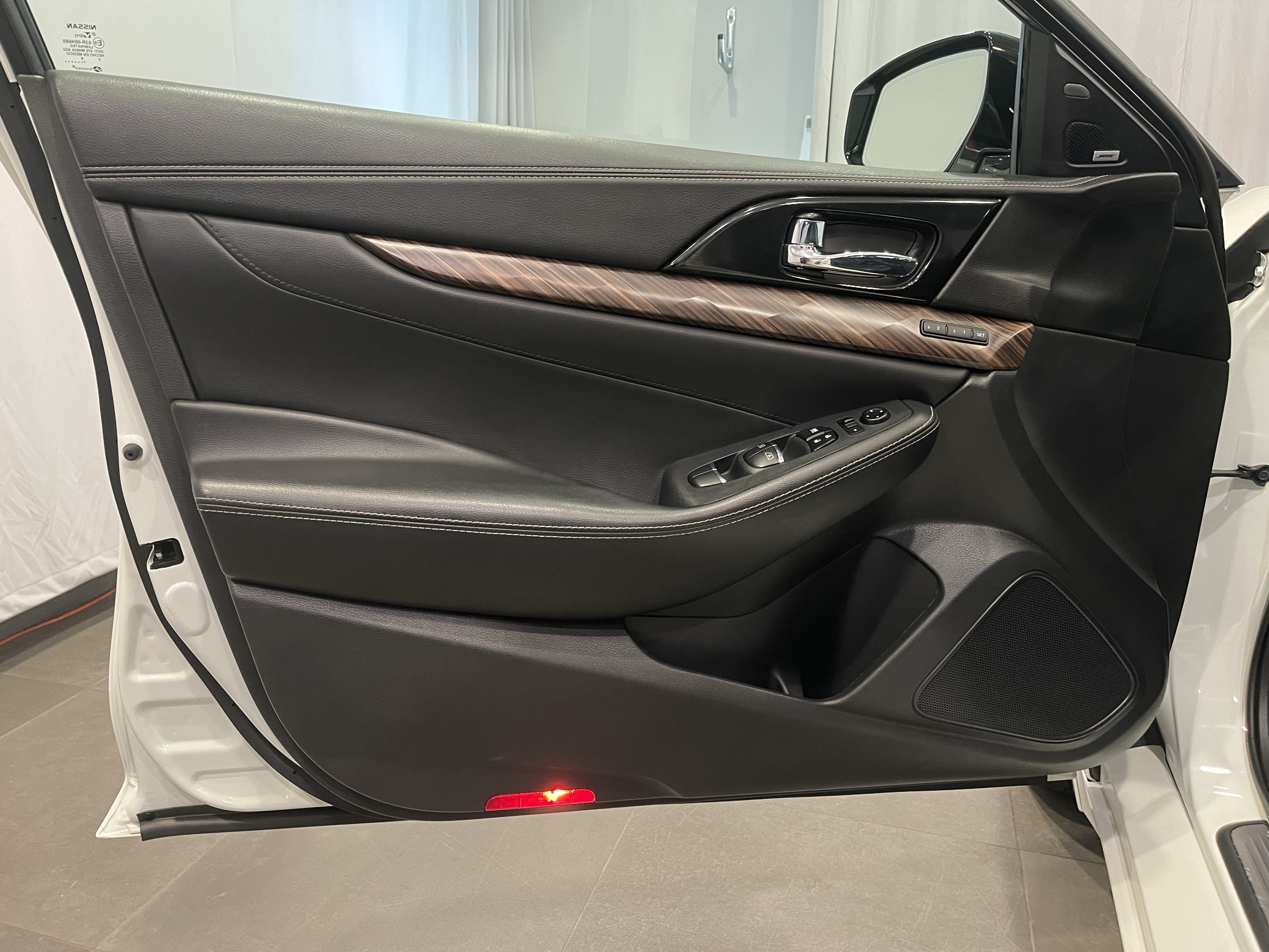 Used 2017 Nissan Maxima Platinum FWD image 12