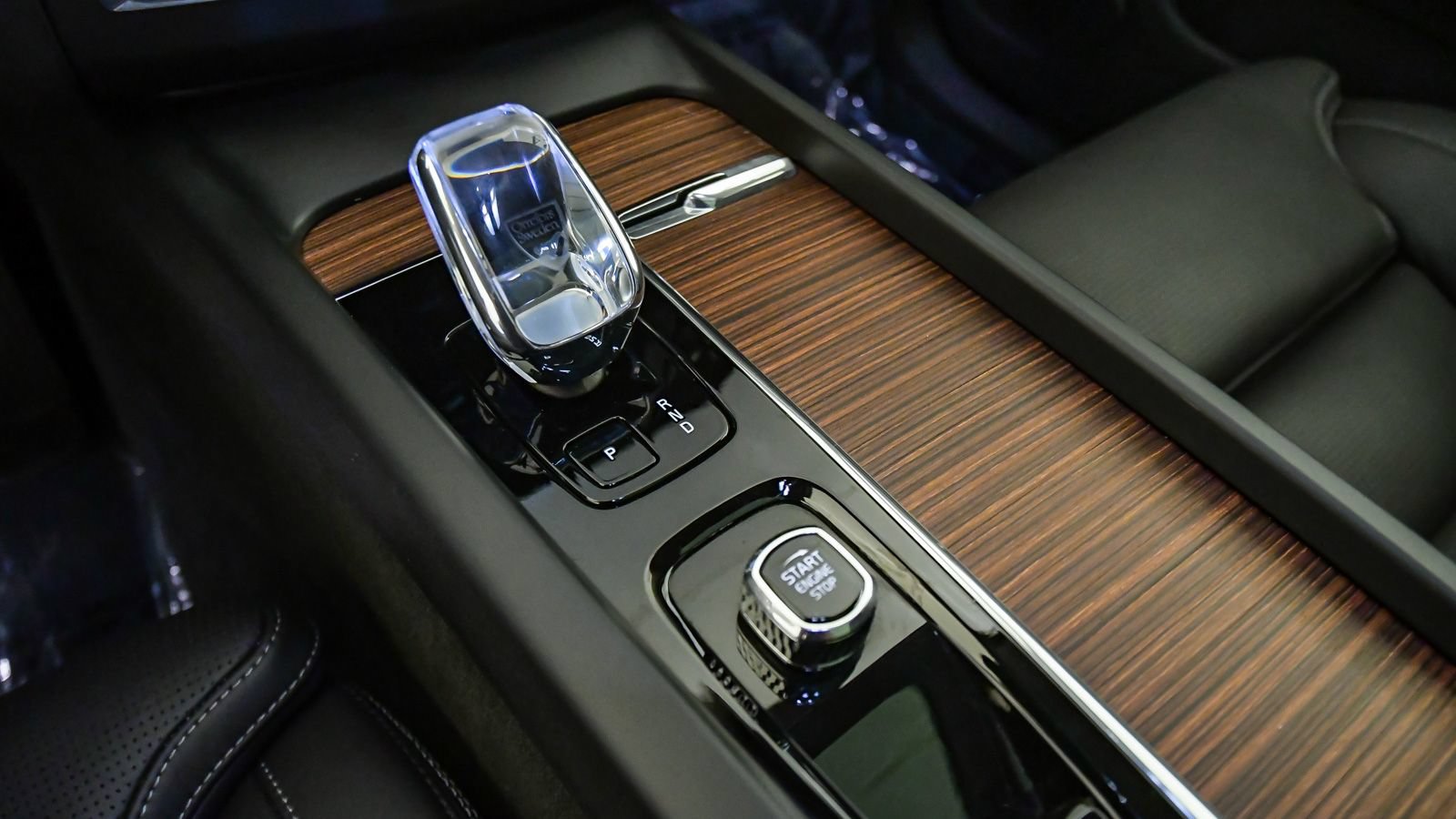Certified 2024 Volvo XC60 T8 Ultimate w/ Protection Package Premier AWD/4WD image 20