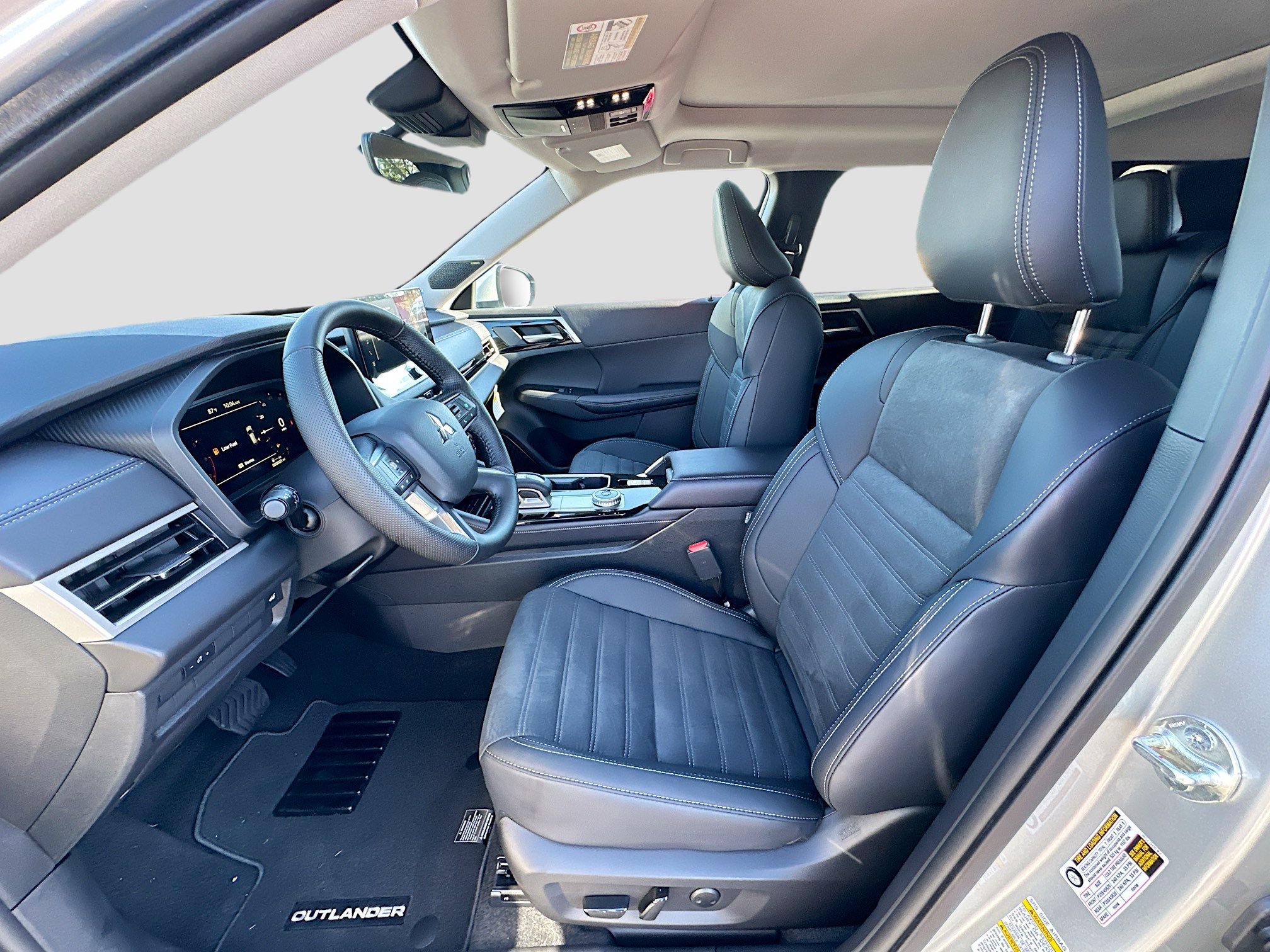 New 2025 Mitsubishi Outlander SE image 15
