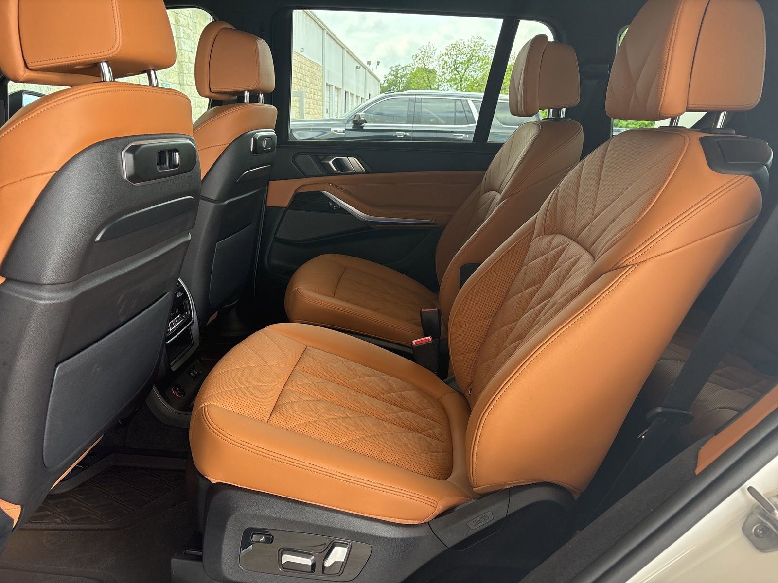 Used 2026 BMW X7 xDrive40i w/ Premium Package AWD/4WD image 16