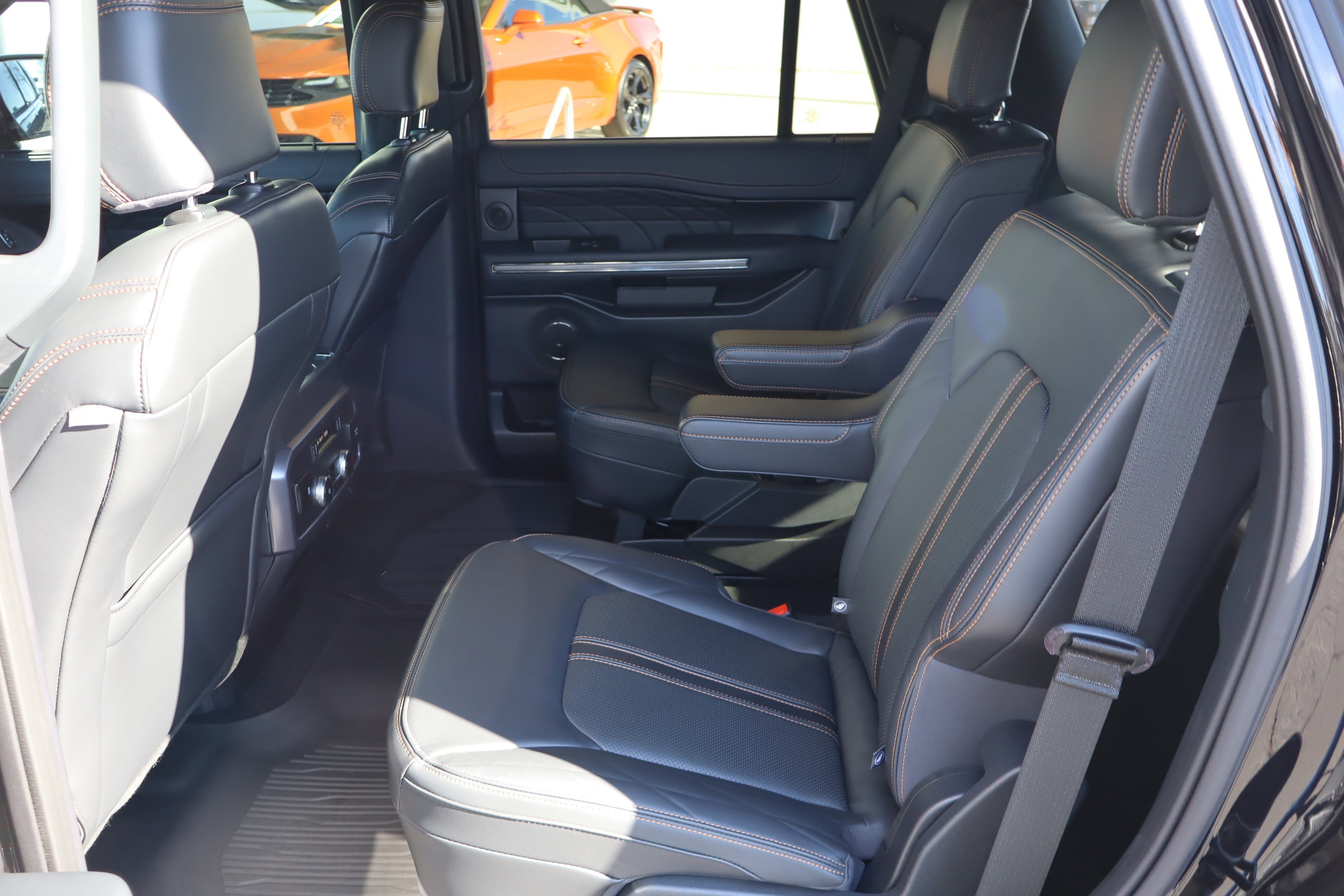 Used 2024 Ford Expedition Platinum image 34