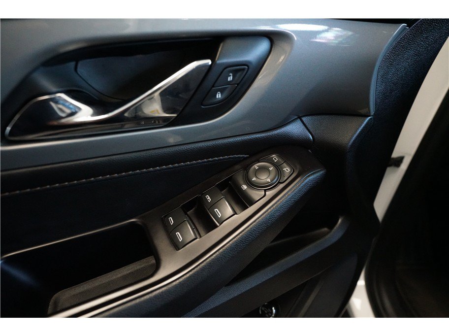 Used 2020 Chevrolet Traverse LT FWD image 17