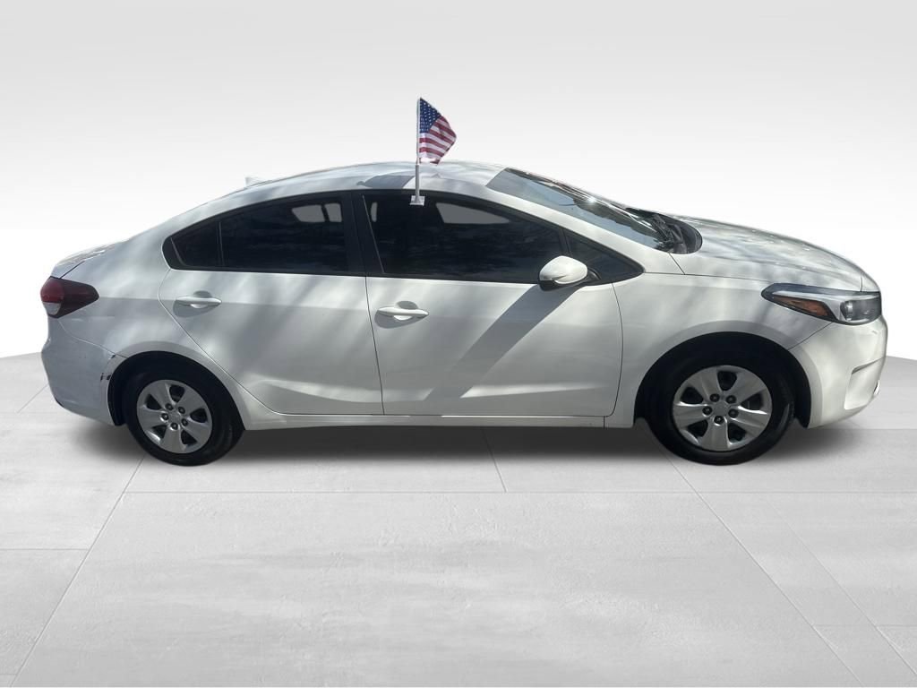 Used 2017 Kia Forte LX image 10