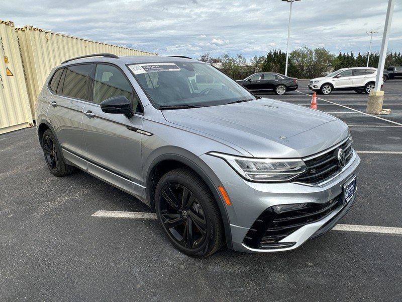 Used 2024 Volkswagen Tiguan SE R-Line w/ MDO Package, Two-Row image 3