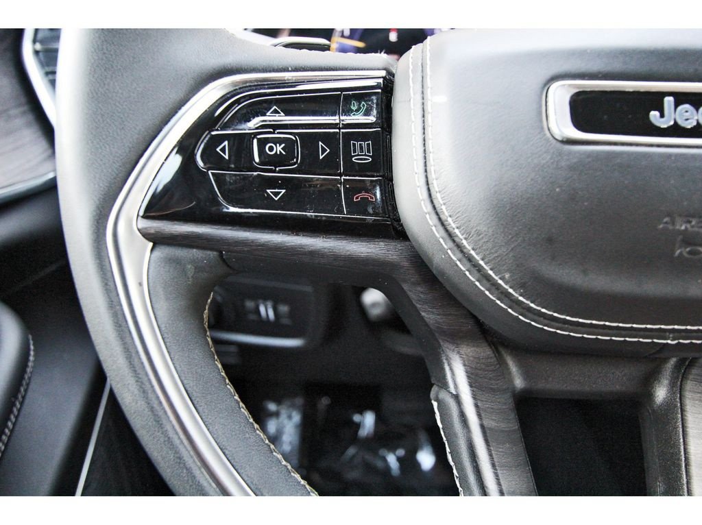 Used 2023 Jeep Grand Cherokee Overland AWD/4WD image 15