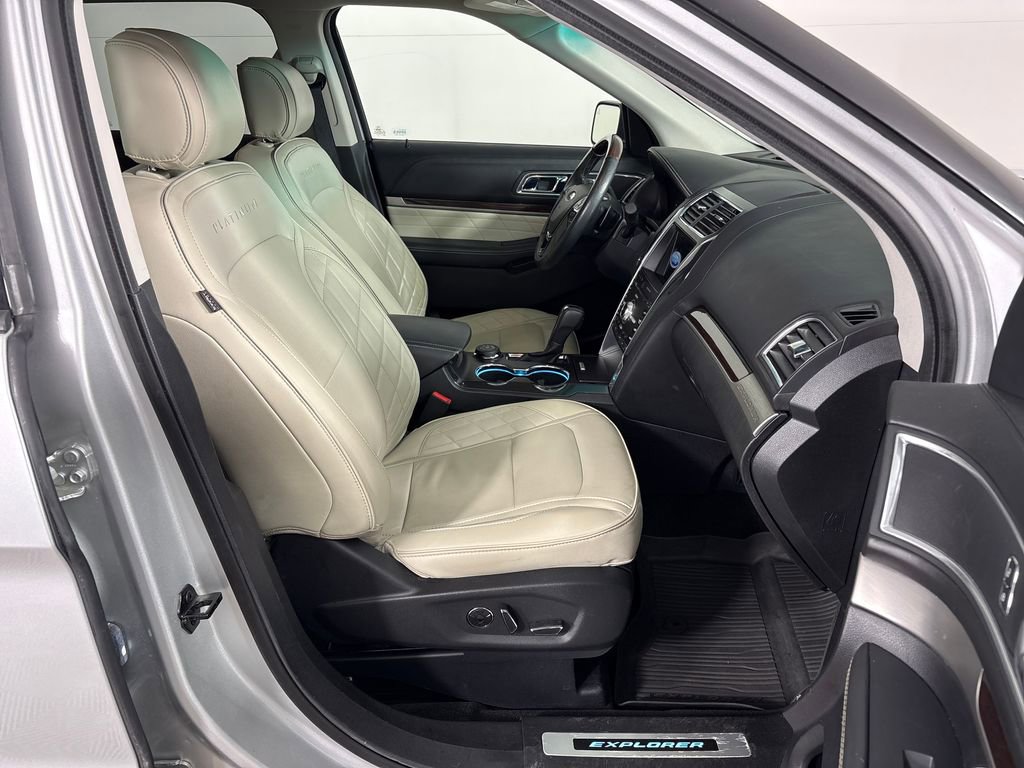 Used 2017 Ford Explorer Platinum image 8
