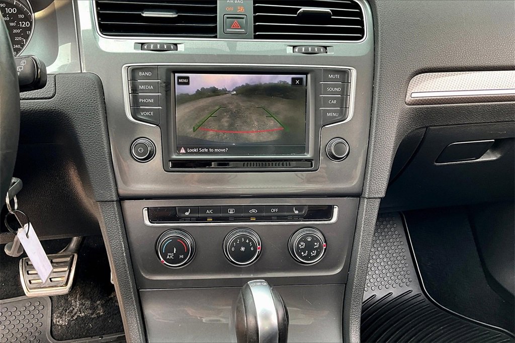 Used 2017 Volkswagen Golf Alltrack S image 27