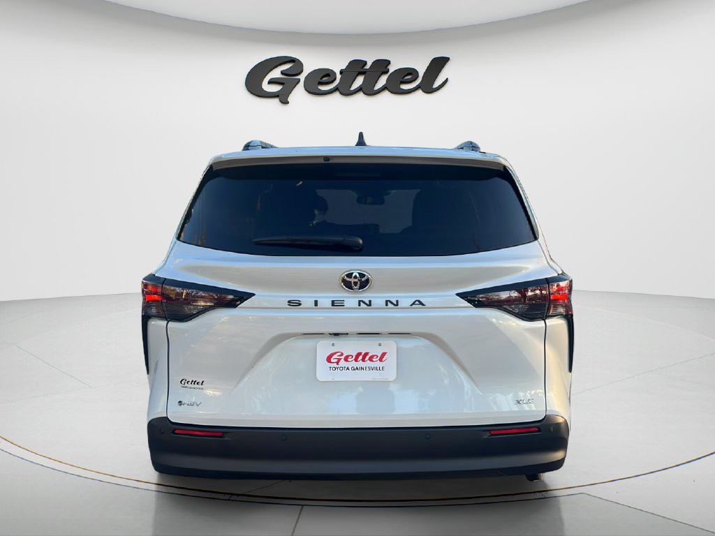 Certified 2026 Toyota Sienna XLE FWD image 6