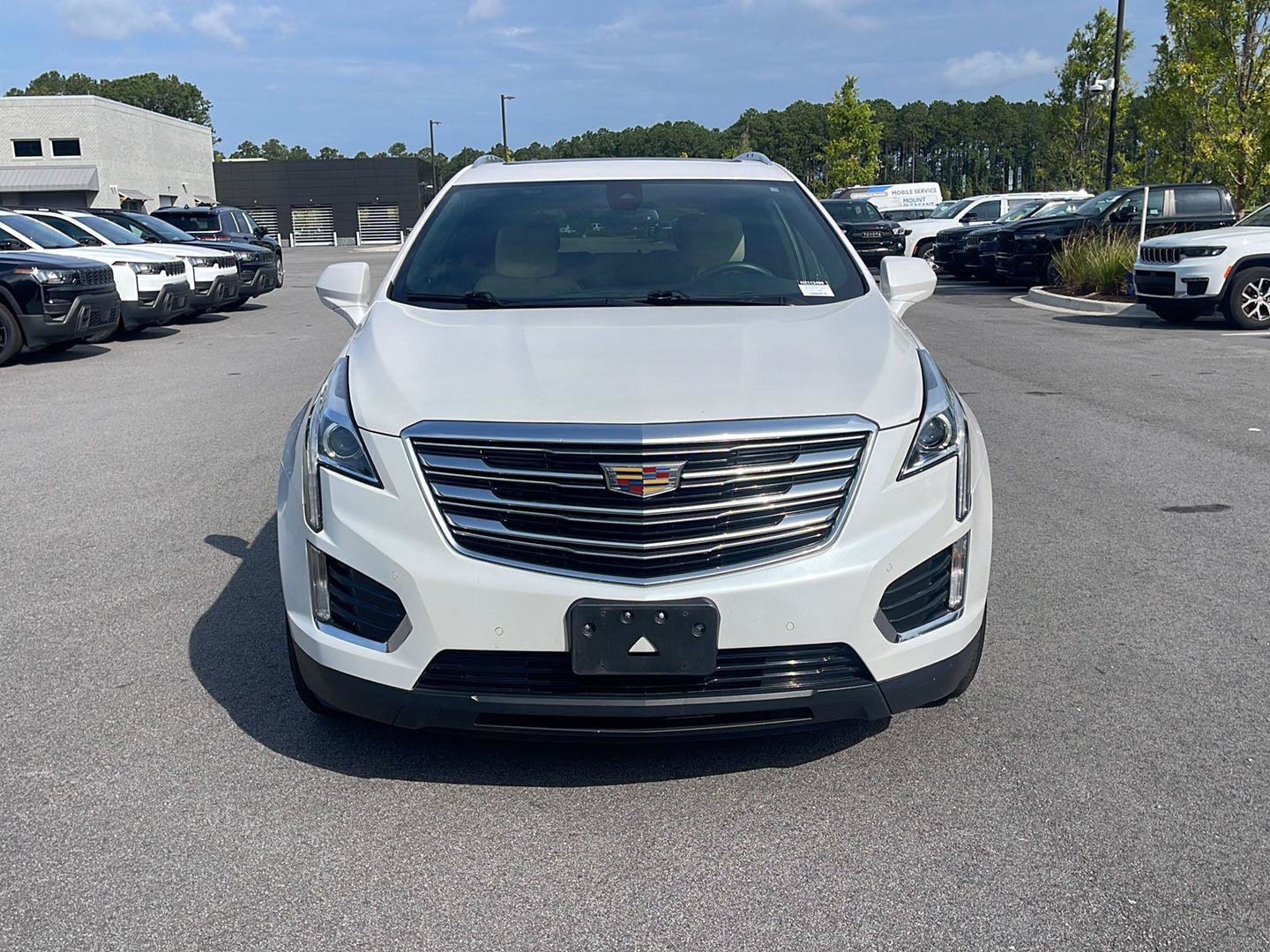 Used 2017 Cadillac XT5 Luxury w/ Driver Awareness Package AWD/4WD image 2