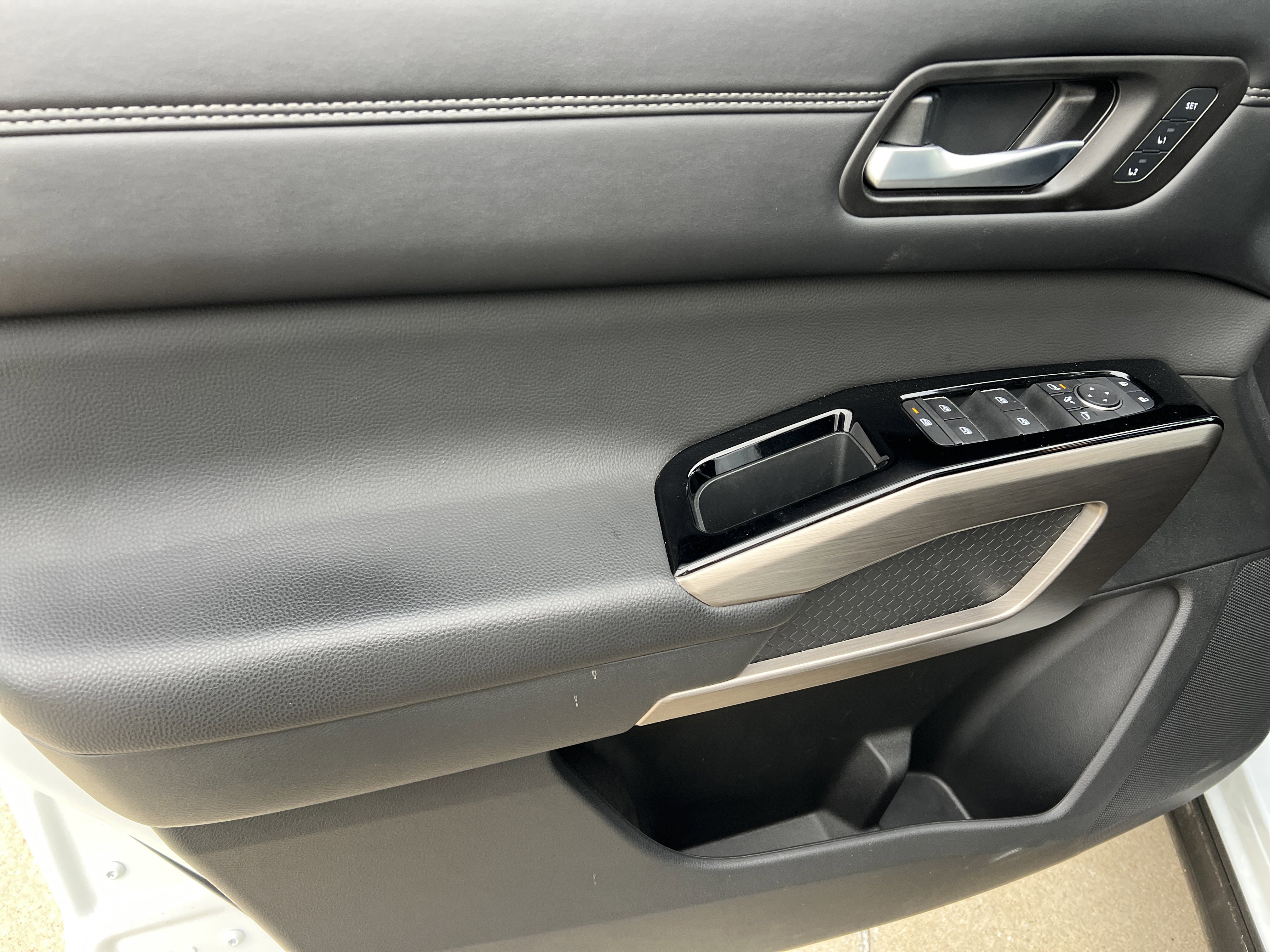 Used 2025 Nissan Pathfinder Platinum image 13