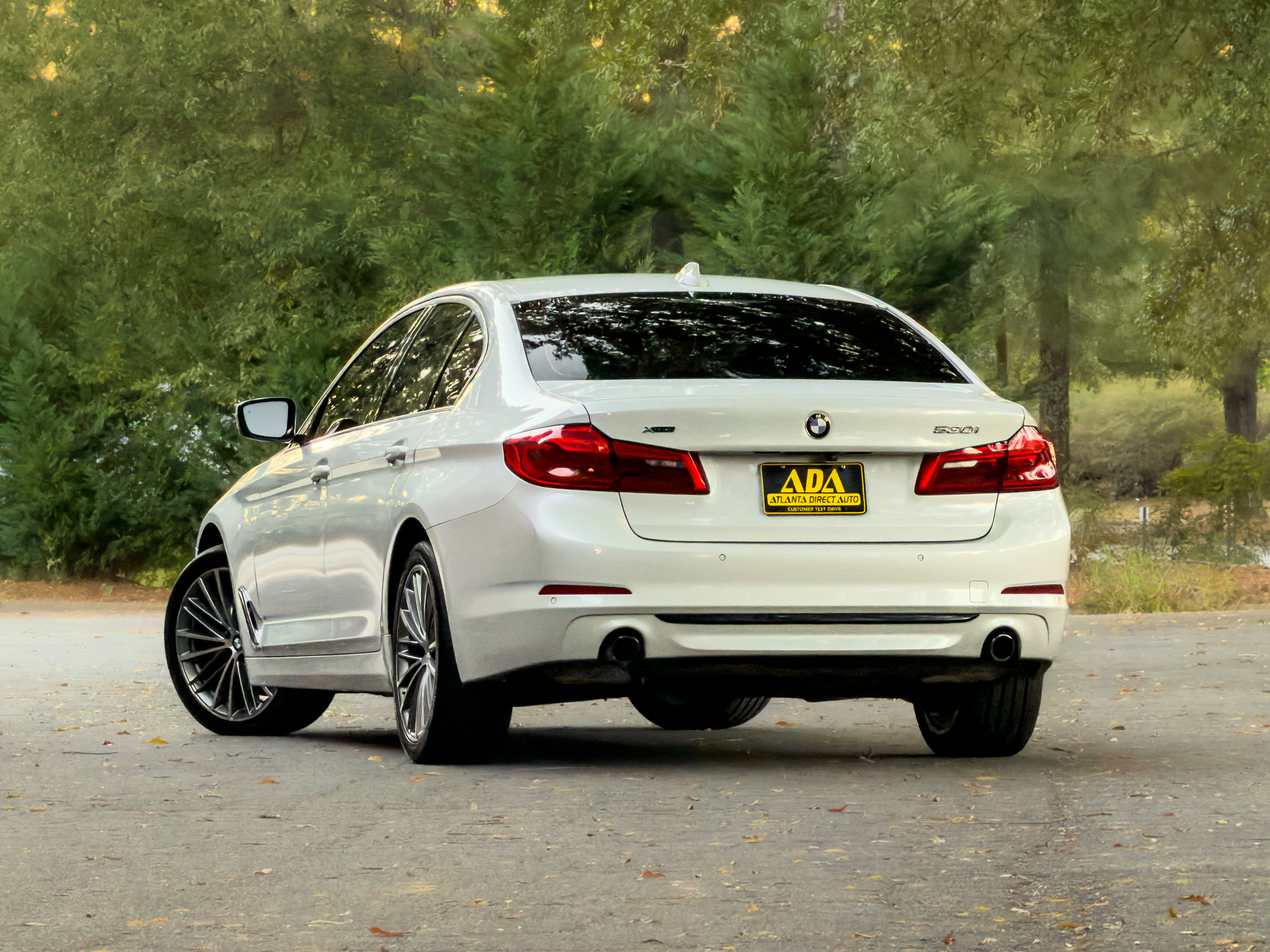 Used 2020 BMW 530i xDrive w/ Premium Package AWD/4WD image 3