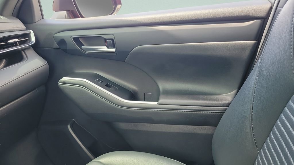 Used 2021 Toyota Highlander XSE image 14