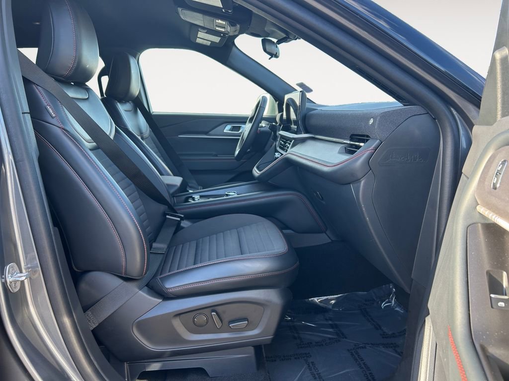 Used 2025 Ford Explorer ST-Line w/ ST-Line Street Pack AWD/4WD image 10