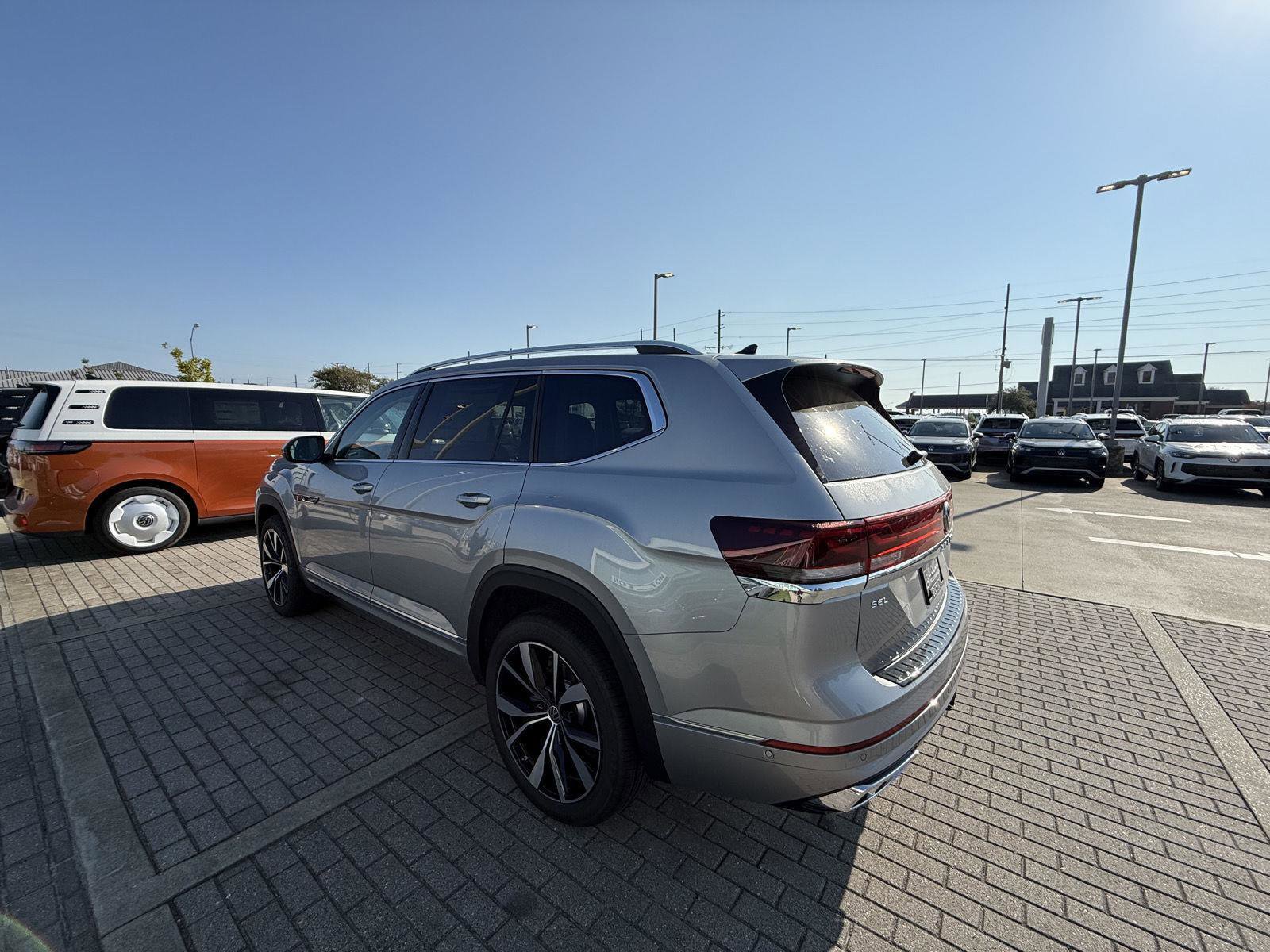 New 2026 Volkswagen Atlas SEL Premium R-Line image 6