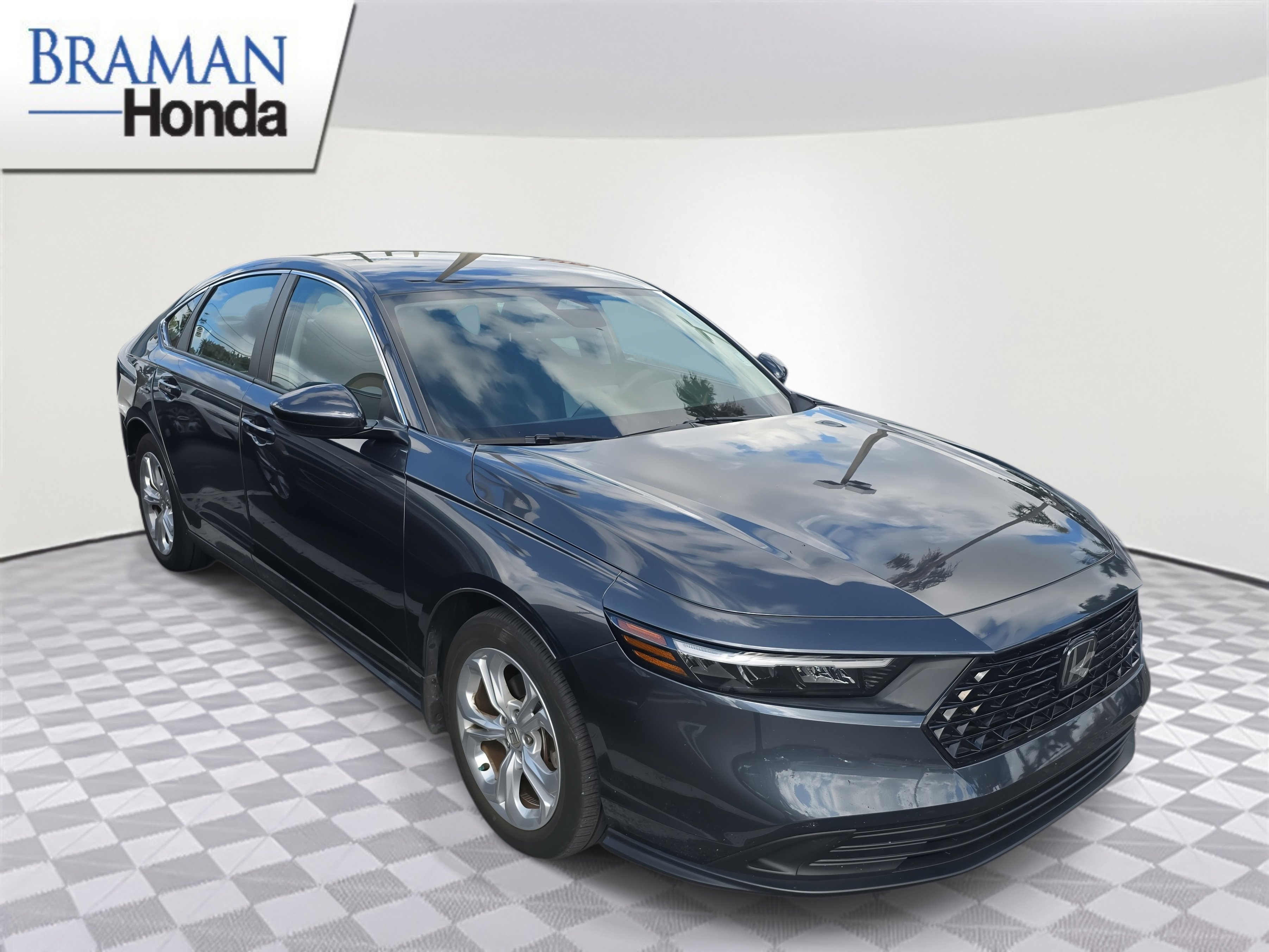 Certified 2023 Honda Accord LX image 4