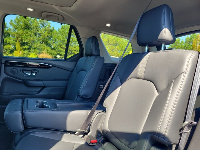 Certified 2025 Honda Pilot Touring image 9
