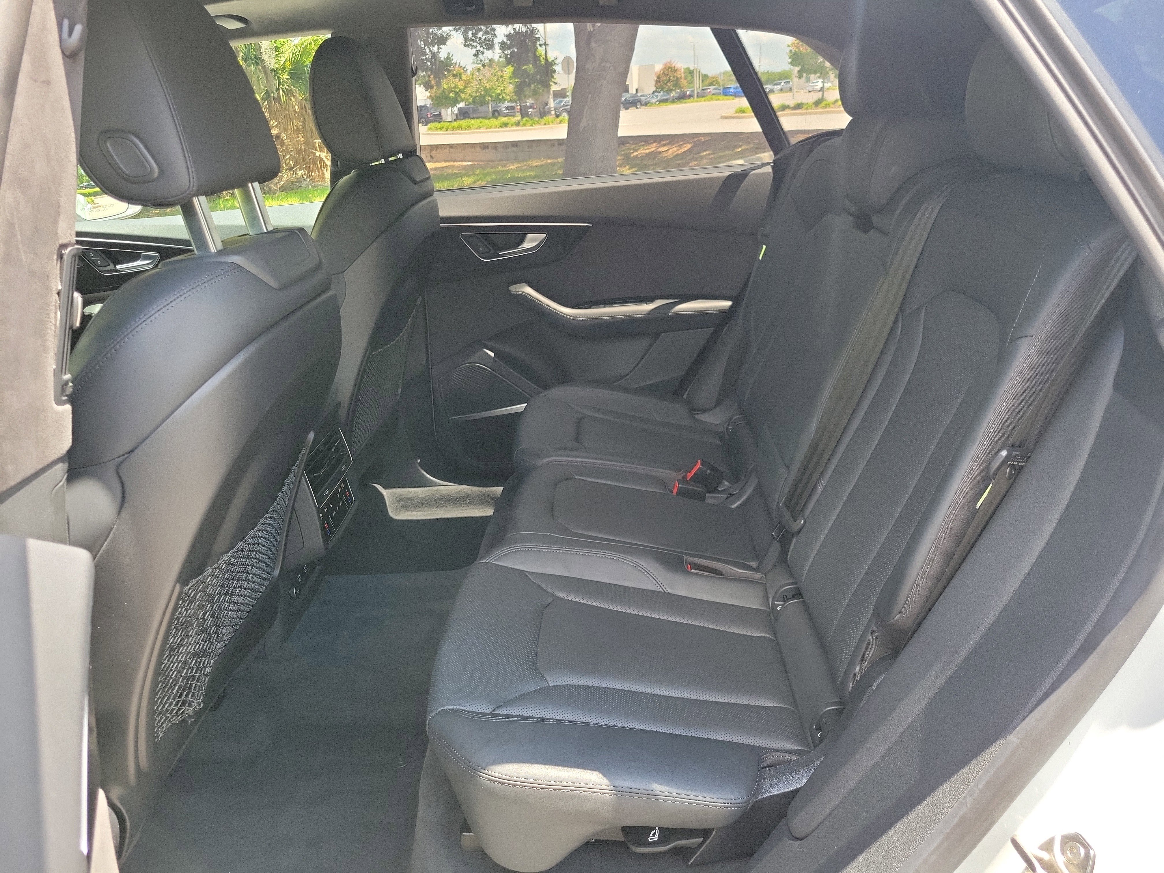 Used 2019 Audi Q8 Prestige w/ Luxury Package AWD/4WD image 16