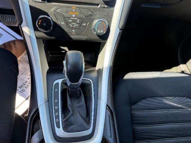 Used 2016 Ford Fusion SE image 25