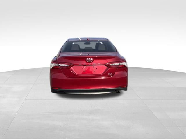 Used 2020 Toyota Camry XLE image 4