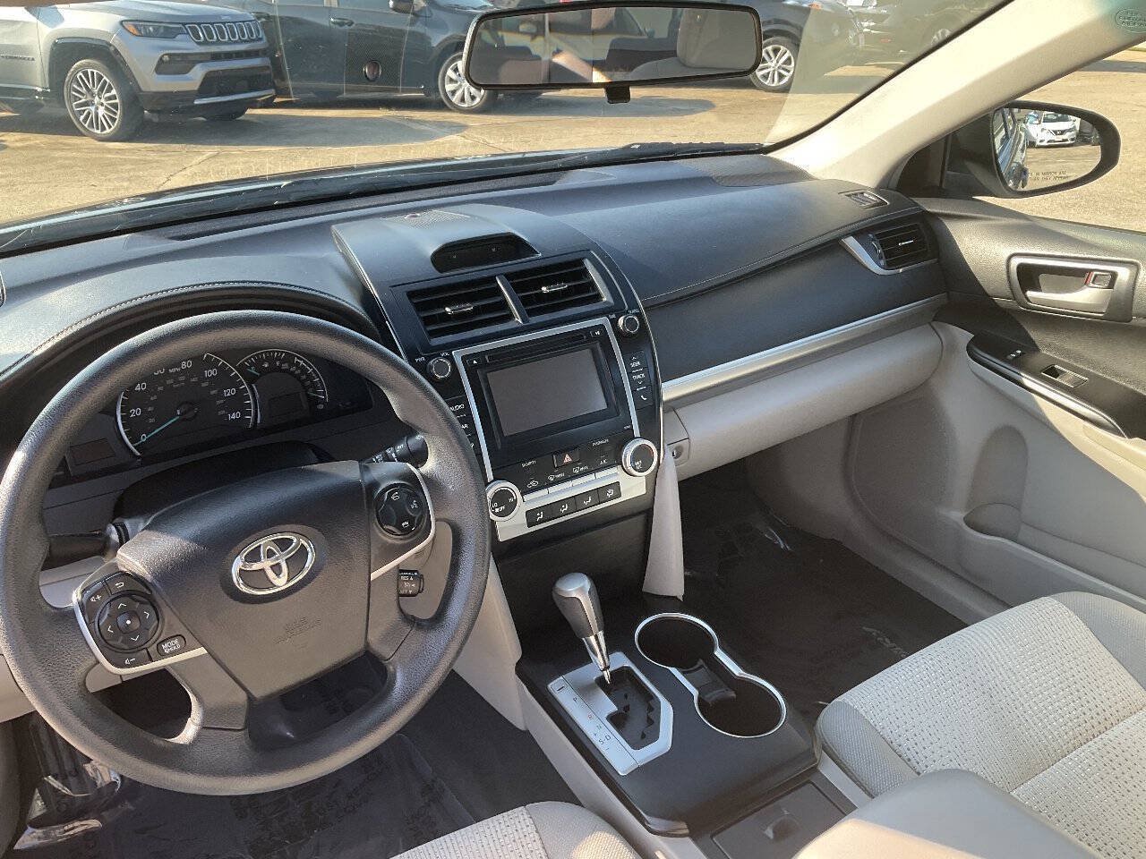 Used 2014 Toyota Camry LE FWD image 14