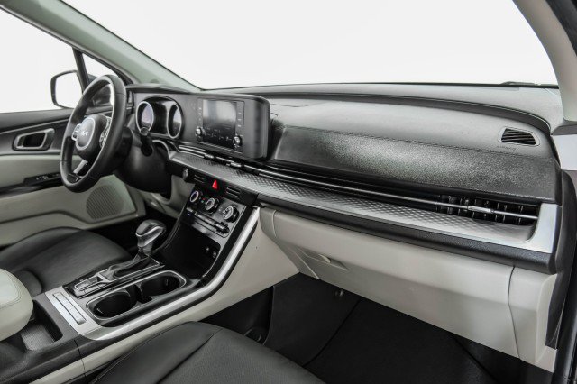 Used 2023 Kia Carnival LX FWD image 10
