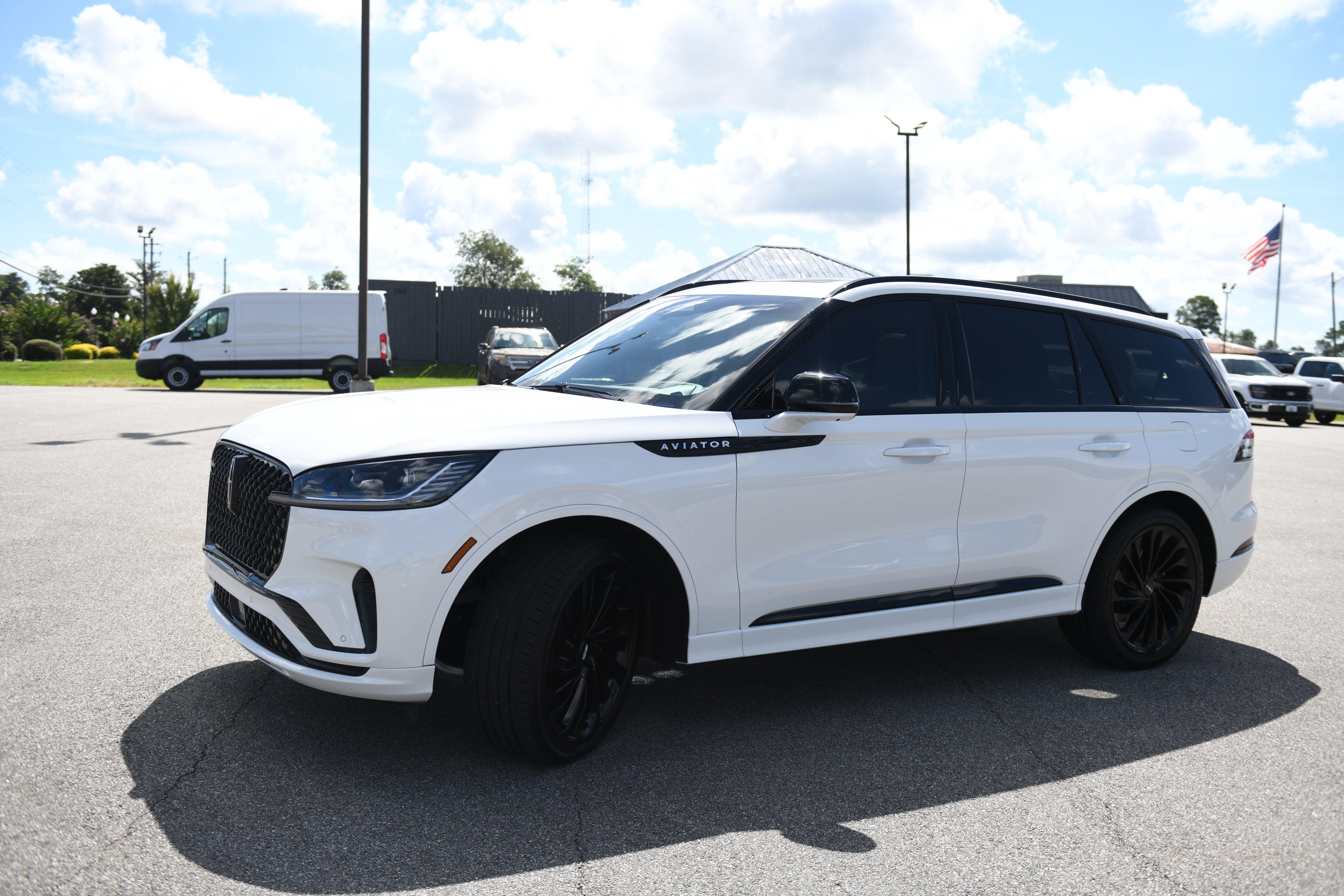 Used 2025 Lincoln Aviator Reserve w/ Jet Appearance Package RWD image 5