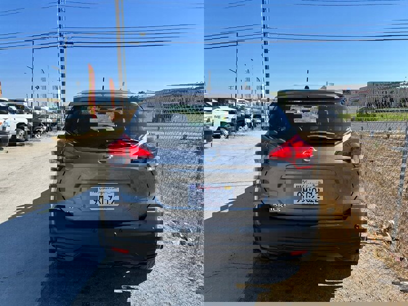 Used 2020 Nissan Kicks S image 5