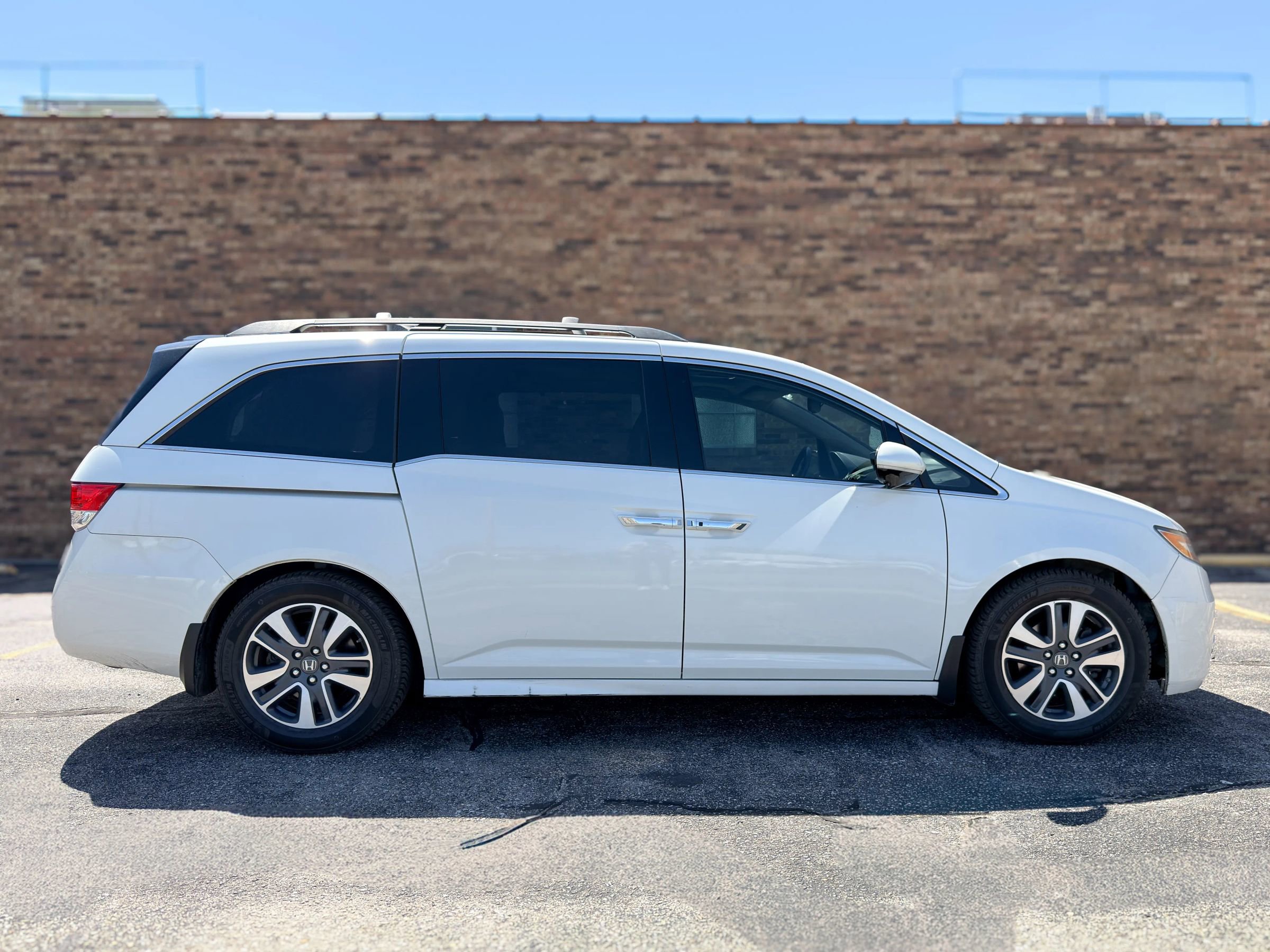 Used 2015 Honda Odyssey Touring image 9