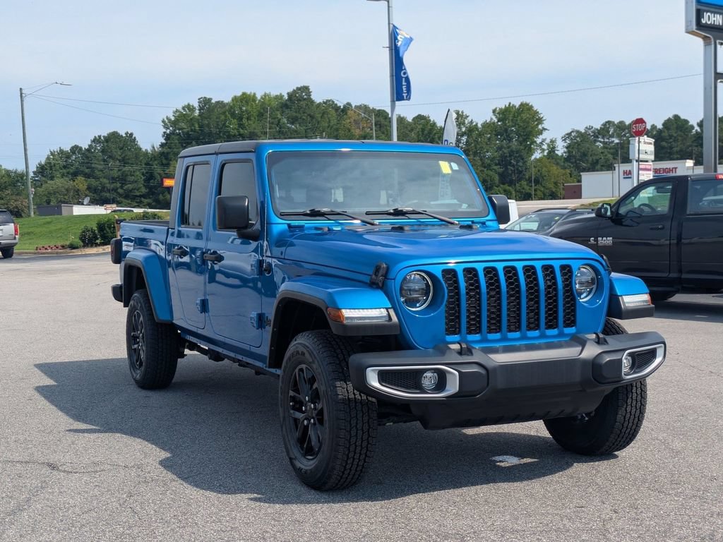 Used 2023 Jeep Gladiator Sport AWD/4WD image 2