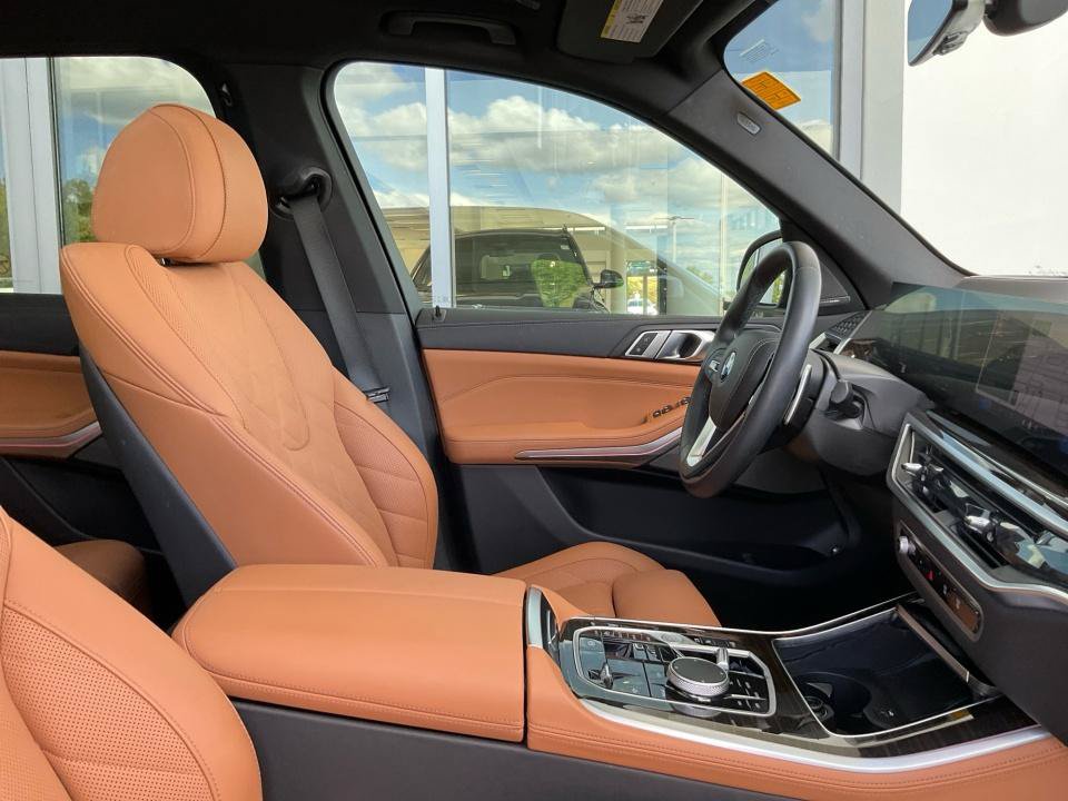 Used 2025 BMW X5 xDrive50e w/ Premium Package AWD/4WD image 30