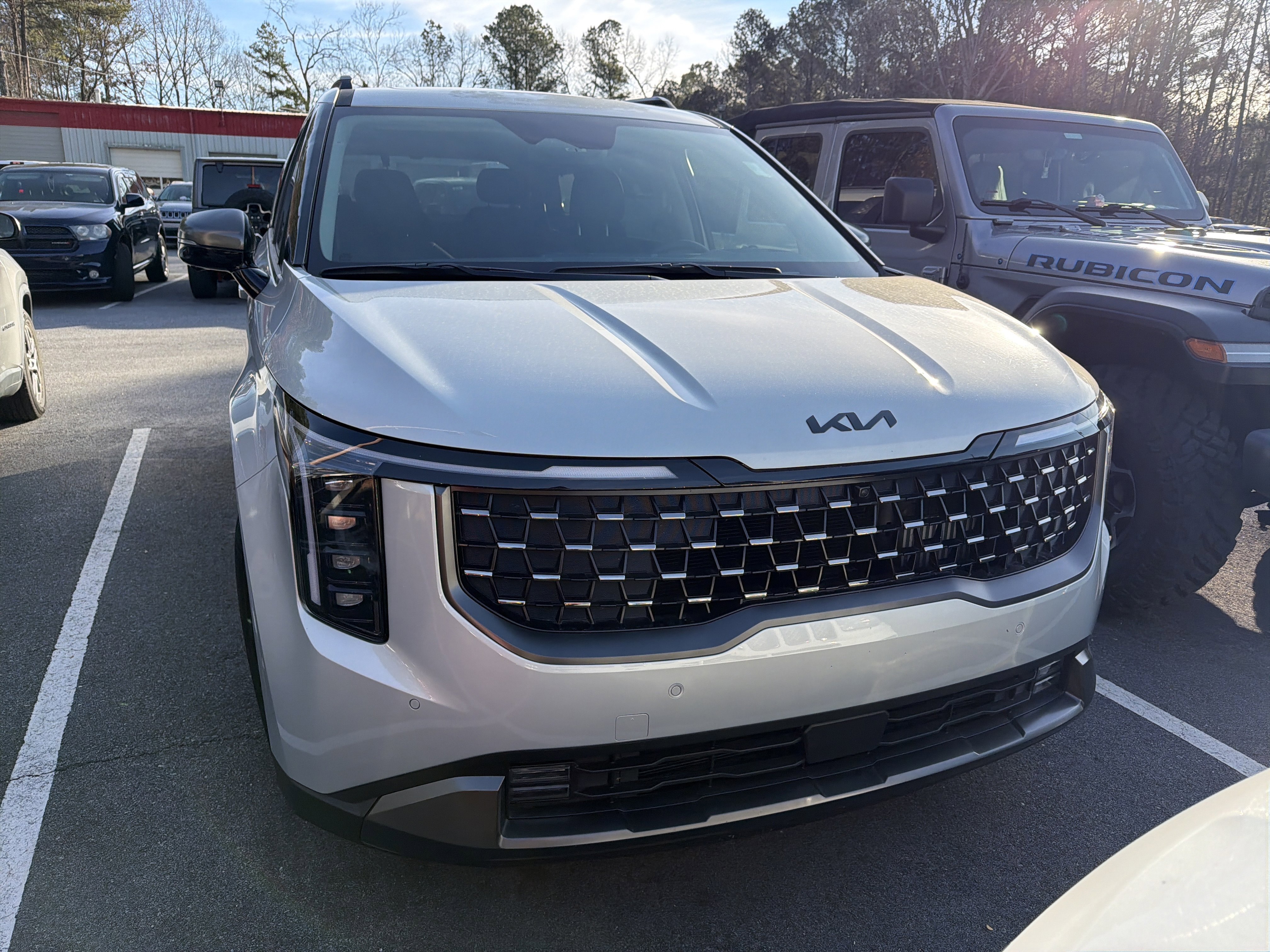 Used 2025 Kia Carnival SX Prestige image 2