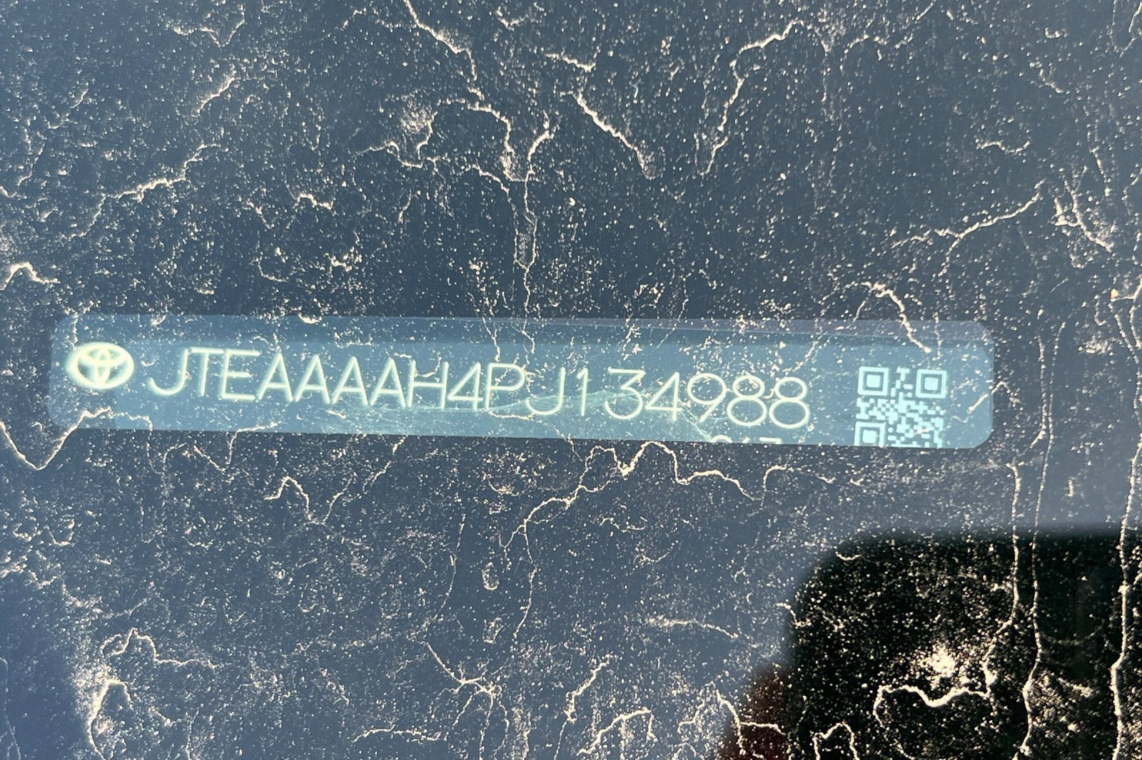 Used 2023 Toyota Venza XLE image 3