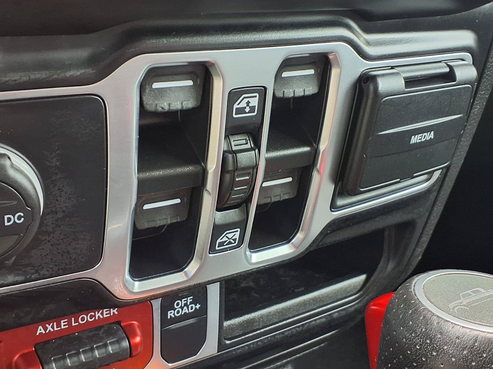 Used 2023 Jeep Gladiator Mojave w/ Trailer Tow Package AWD/4WD image 9