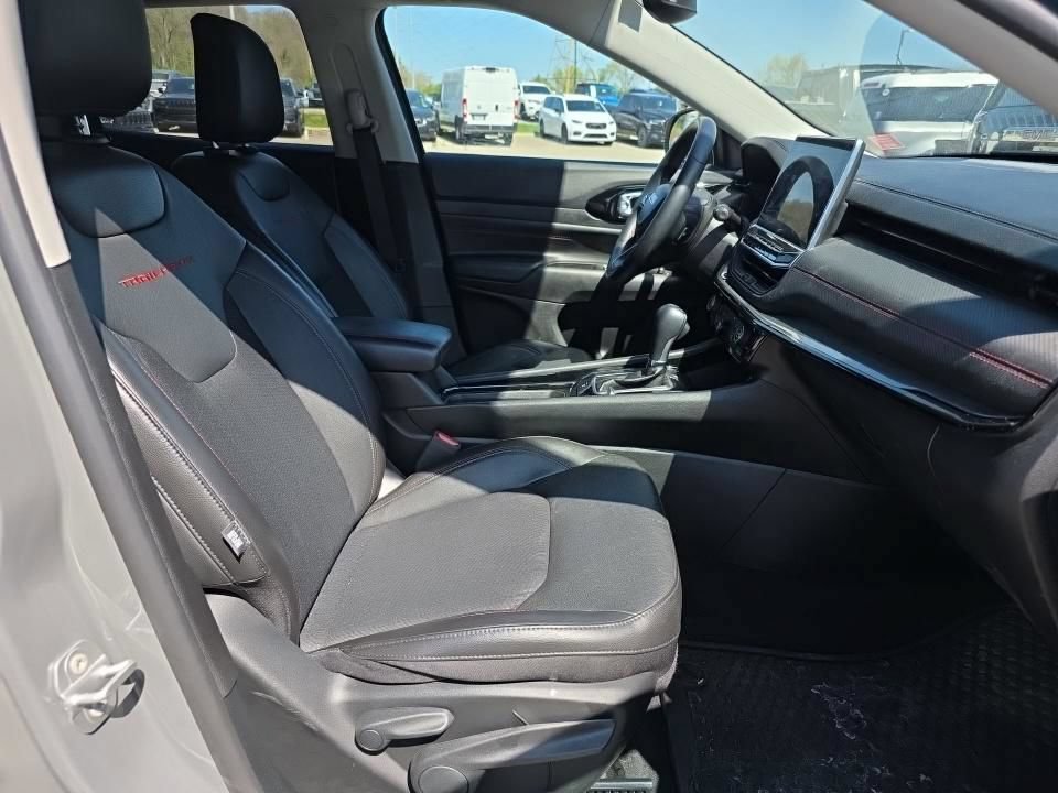 Used 2022 Jeep Compass Trailhawk w/ Trailhawk Convenience Group AWD/4WD image 2
