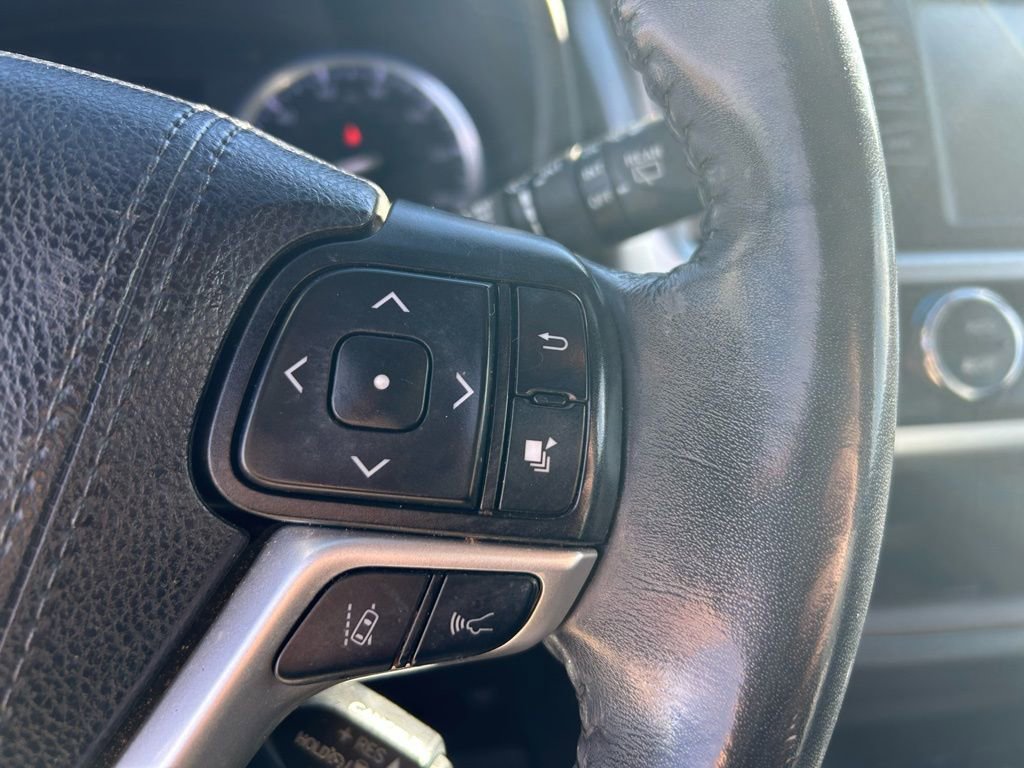 Used 2019 Toyota Highlander XLE image 17