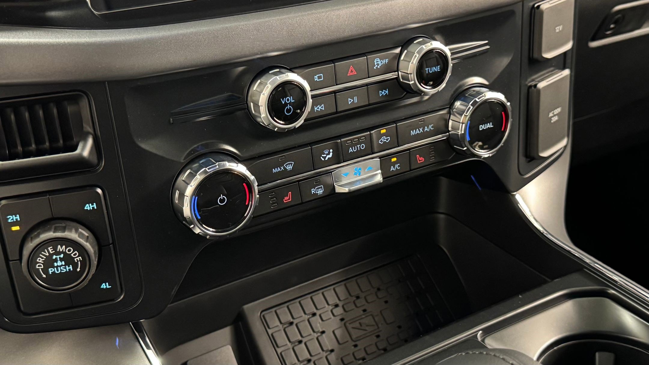 New 2025 Ford F150 XLT w/ Equipment Group 303A High image 19