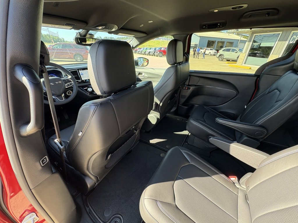 New 2026 Chrysler Pacifica Select image 23