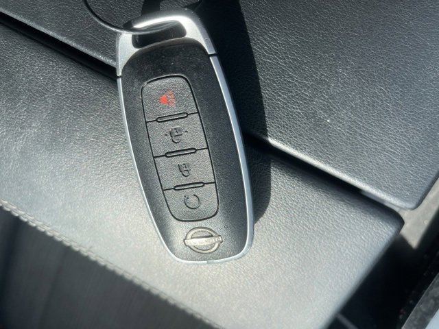 Used 2023 Nissan Rogue SV image 39