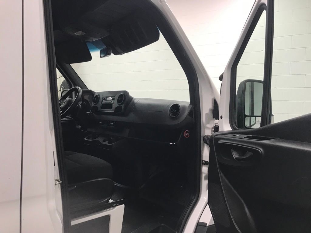 Used 2021 Mercedes-Benz Sprinter 2500 image 27