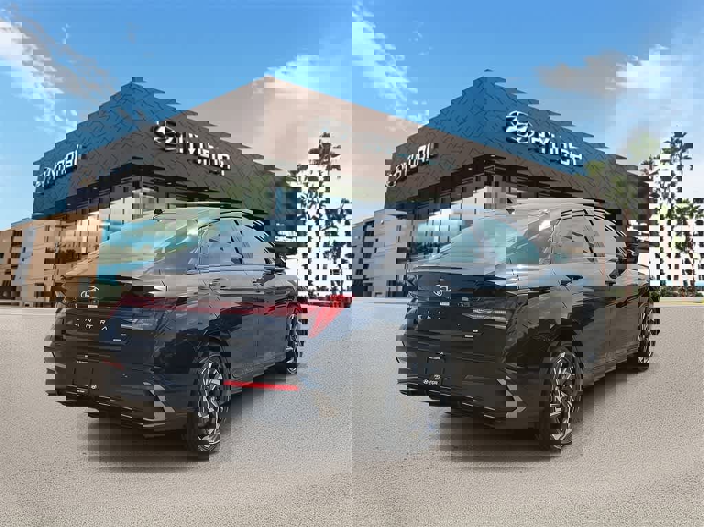New 2025 Hyundai Elantra SEL image 3