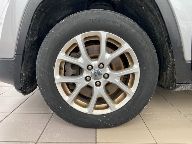 Used 2016 Jeep Cherokee Latitude w/ Cold Weather Group image 23