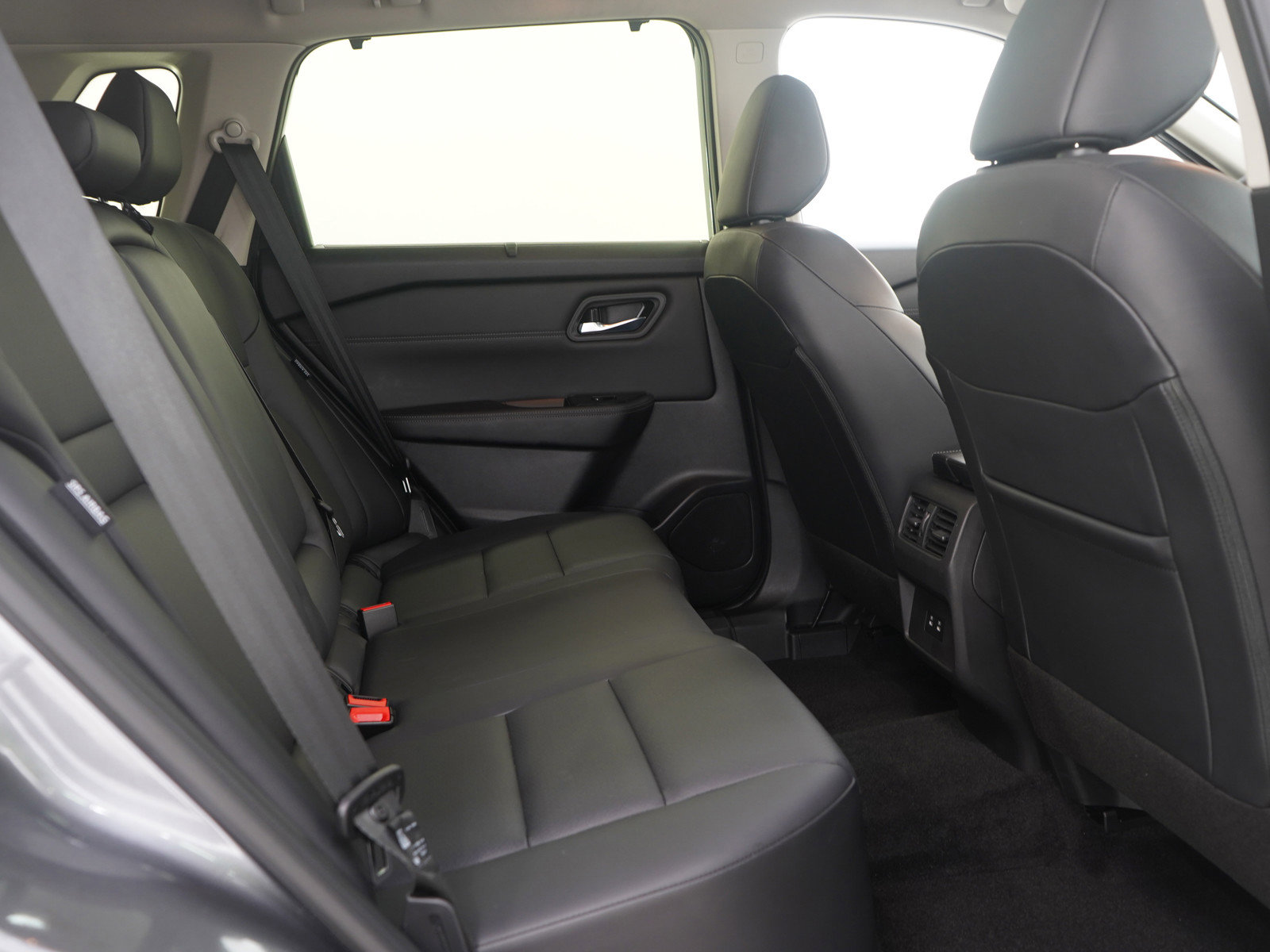 Used 2024 Nissan Rogue SV w/ SV Premium Package image 14